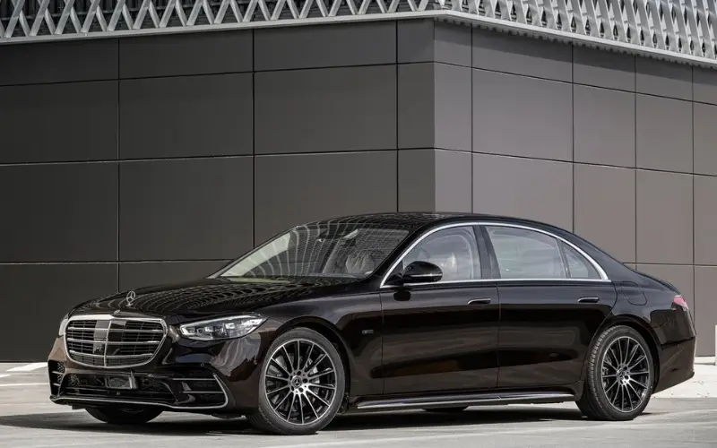 Luxury Sedan CT Limo Service - Wood Black Car